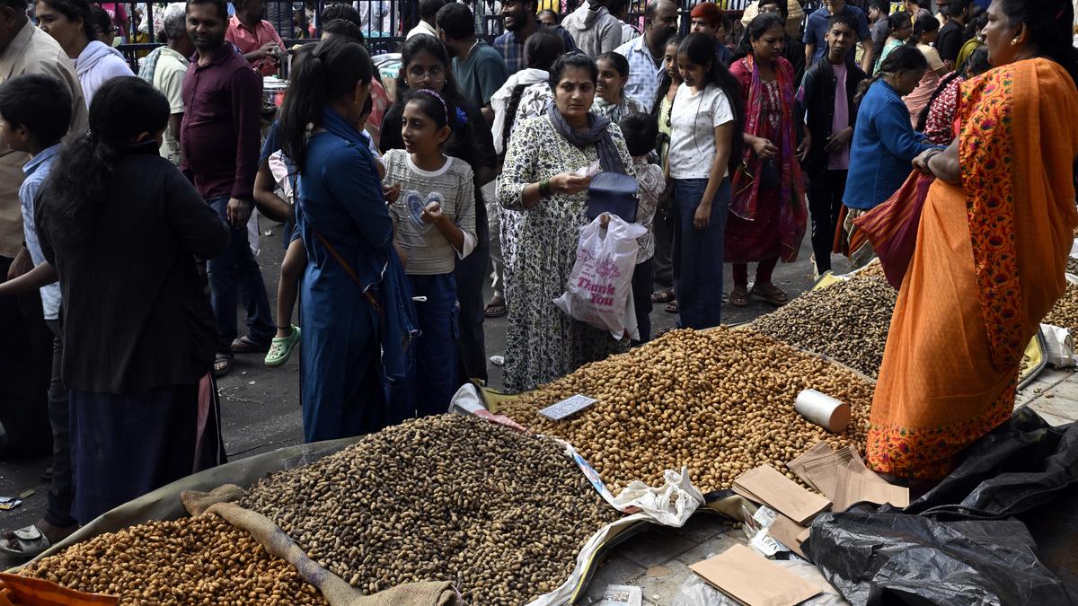 Kadalekai Parishe begins with splendour at Bull Temple, Basavanagudi
