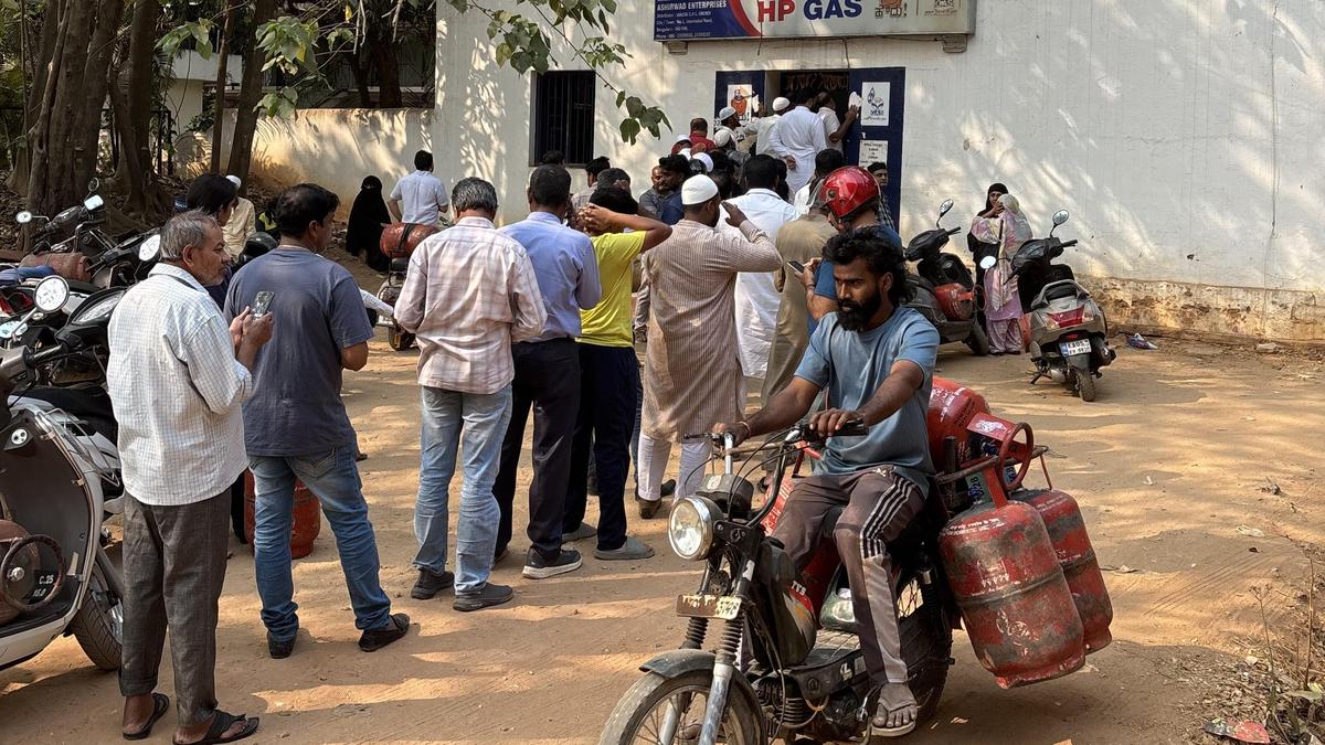 LPG crisis: Bengaluru police launch drive against illegal hoarding and marketing of cylinders