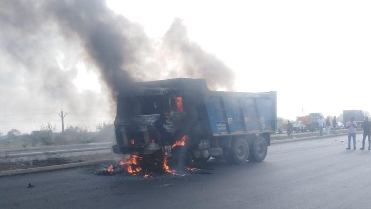 Man charred to death on Chennai-Bengaluru Highway in Ranipet, after bike hits tipper lorry