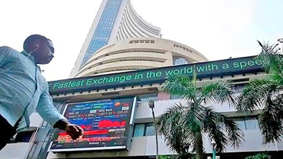 Stock markets decline on fag-end selling; financial stocks drag