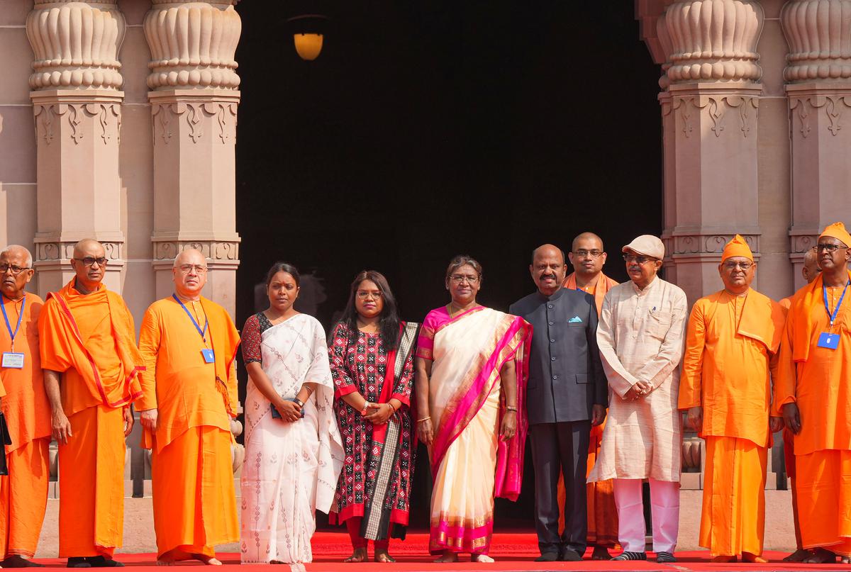 President Droupadi Murmu visits Belur Math, in West Bengal's ...