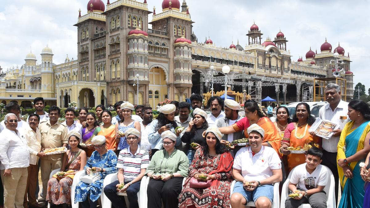 Tourists accorded a traditional welcome 
