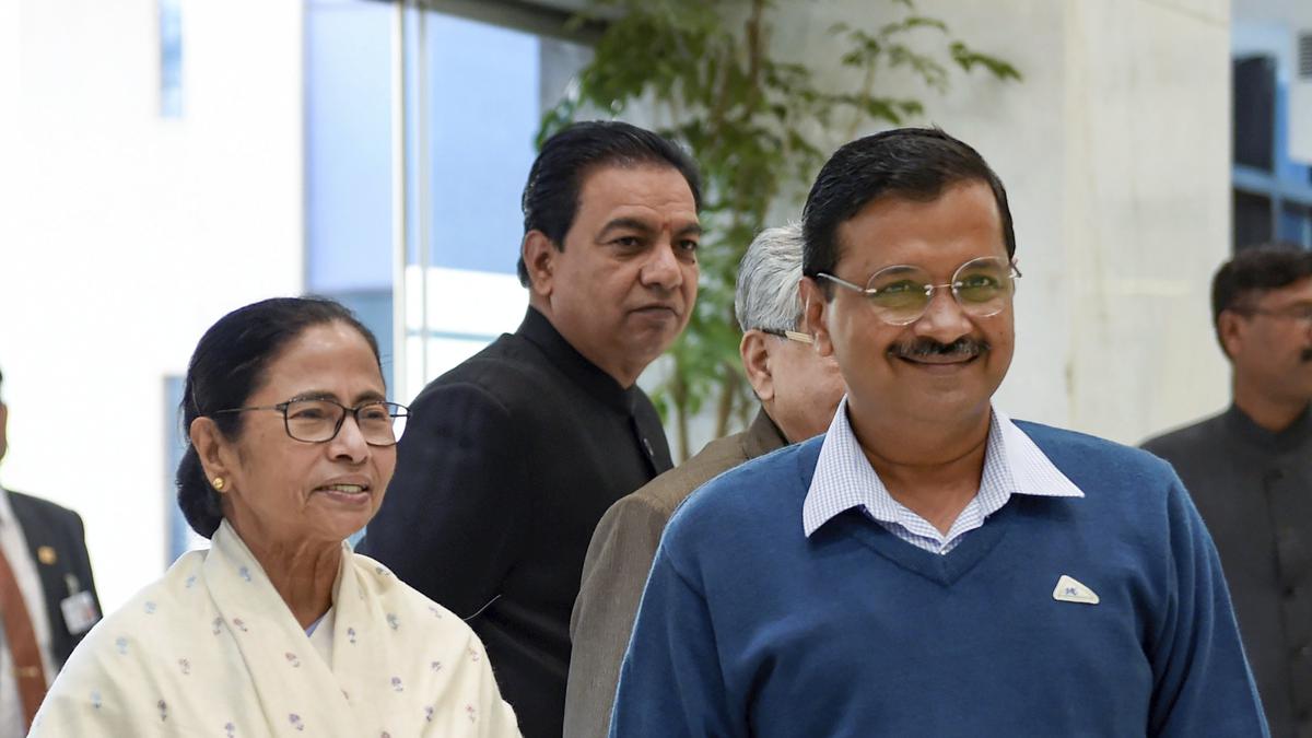 Kejriwal to meet Mamata, seek support against Centre's ordinance on control of services in Delhi