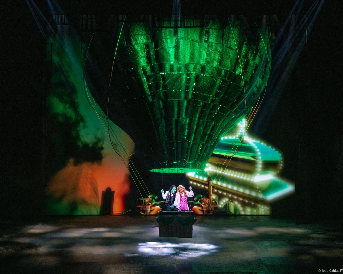 Elphaba and Glinda inWicked Elphaba and Glinda inWicked