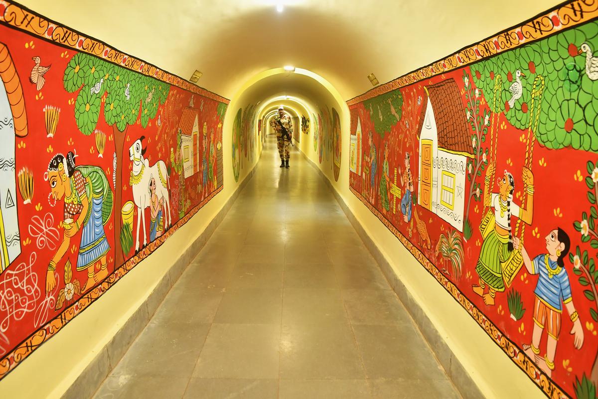 
An underground tunnel connecting the kitchen and dining room of Rashtrapati Nilayam in Secunderabad. The paintings are fine examples of the Cheriyal art tradition.