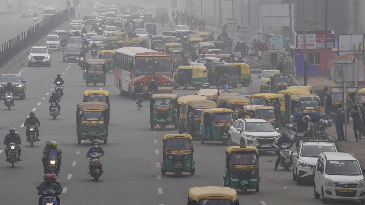 Delhi cold wave: Delhi records 9.6 degrees Celcius minimum temperature, cold day predicted