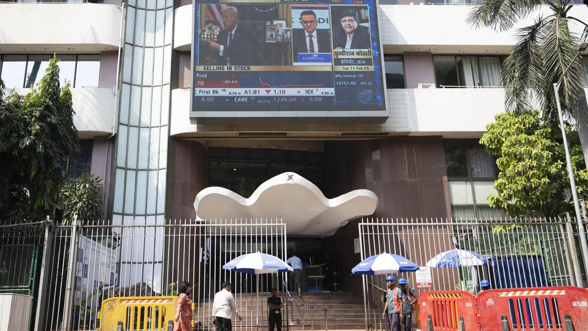 Sensex dropped 1,018.20 points over 1% amid foreign fund exodus