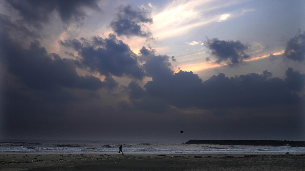 Storm fears overshadow India coast decades after tsunami