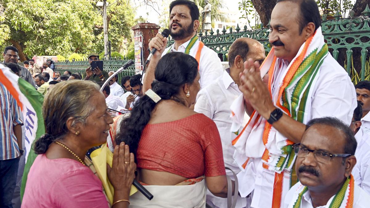 UDF protests outside Kerala Secretariat against drug menace, ‘rising violence’