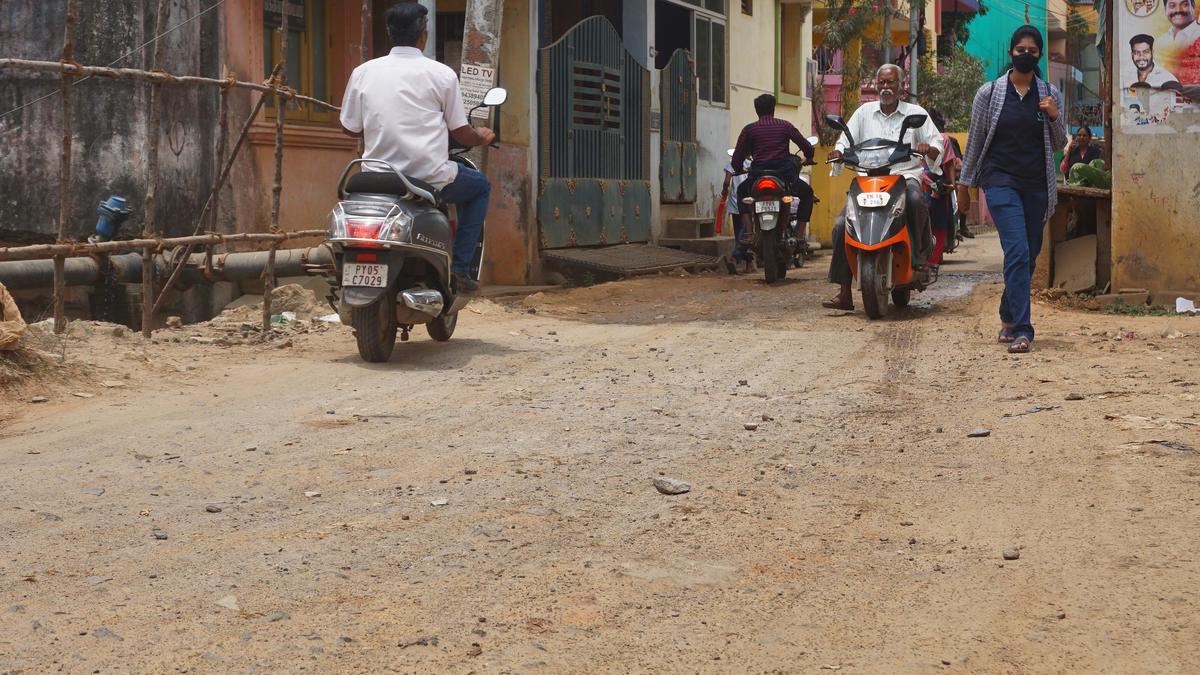 Poorly maintained roads throw up dust at Kamban Nagar in Puducherry