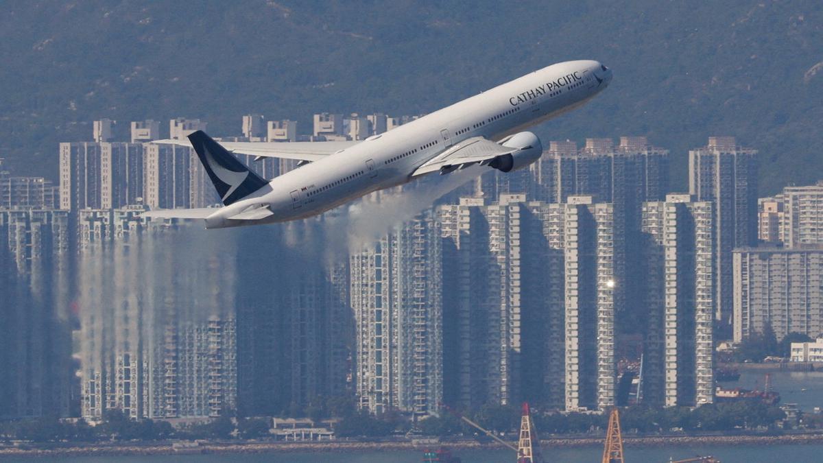 Computer breakdown at Hong Kong airport delays hundreds of travellers