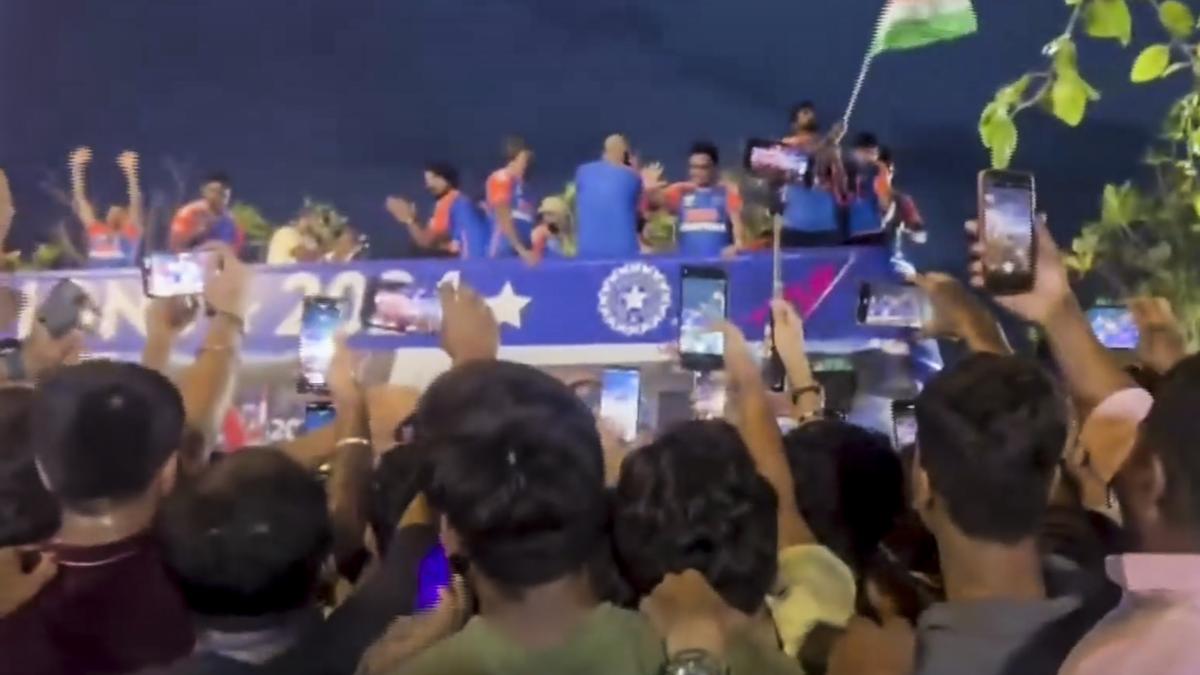 Team India T20 world cup victory parade to Wankhede LIVE: Rohit Sharma’s men begin victory parade in open bus