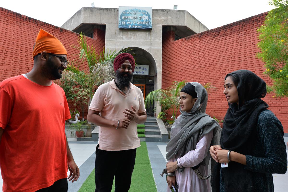 Students and faculty at the Guru Nanak Dev University, Amritsar.