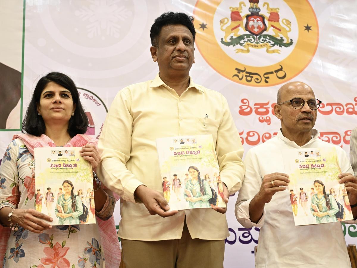 Govt. to bring in regulations to cap intake of computer science and related  engineering courses - The Hindu