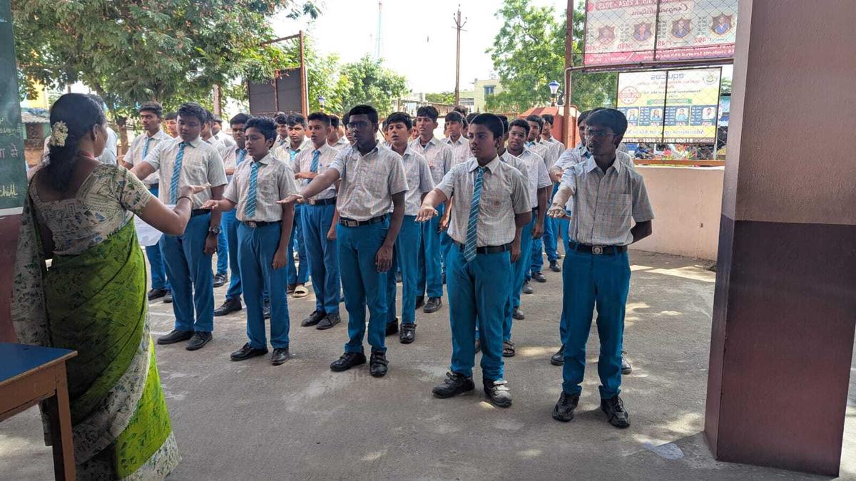 School students took a pledge against drug abuse.