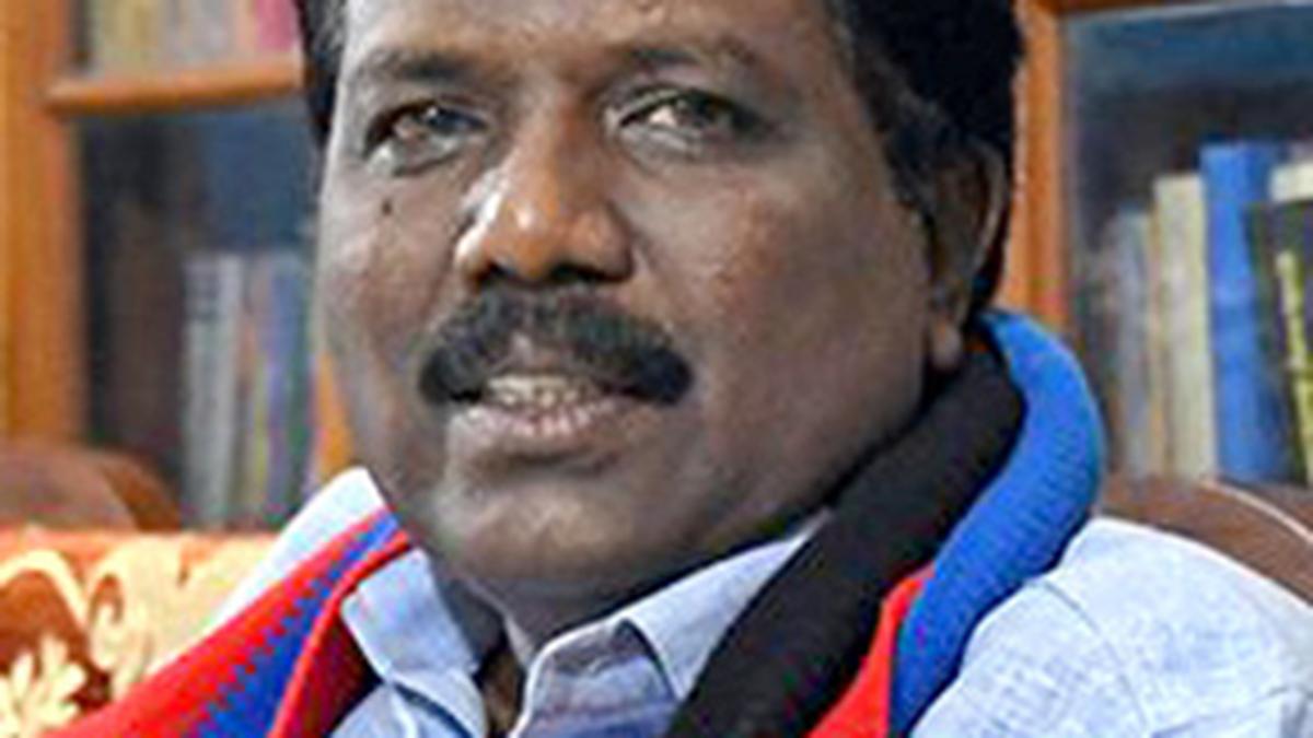 MP reviews Central schemes in Viluppuram district