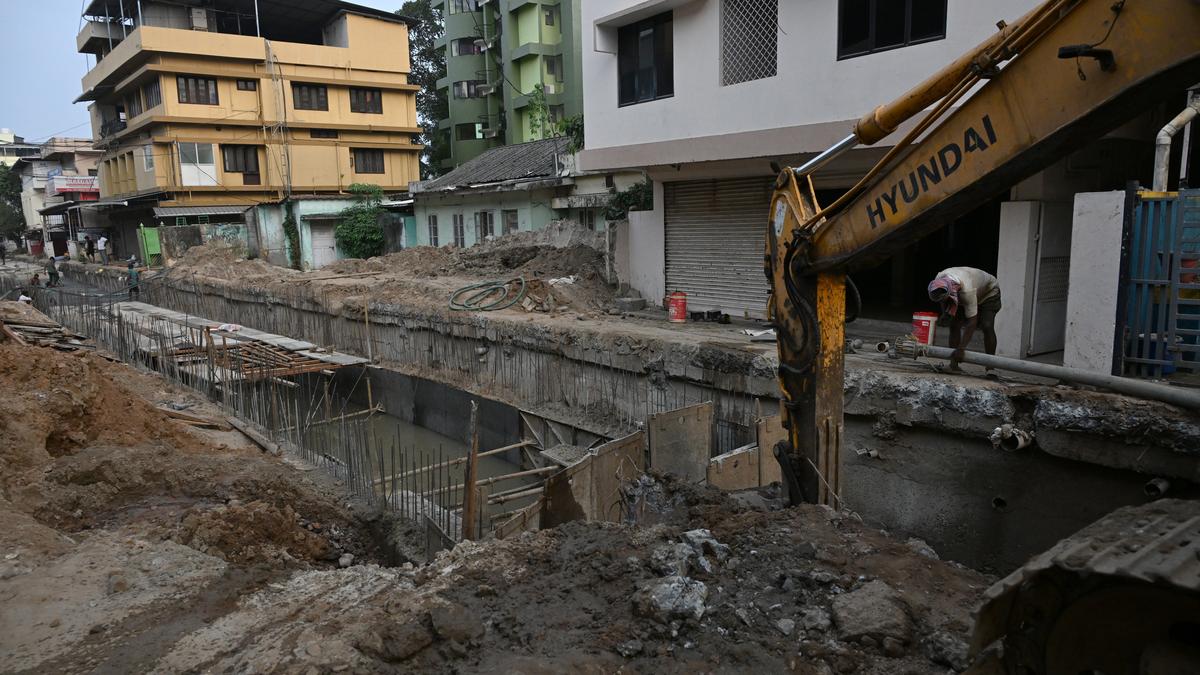 HC directs authorities to complete Mullassery Canal work in three months