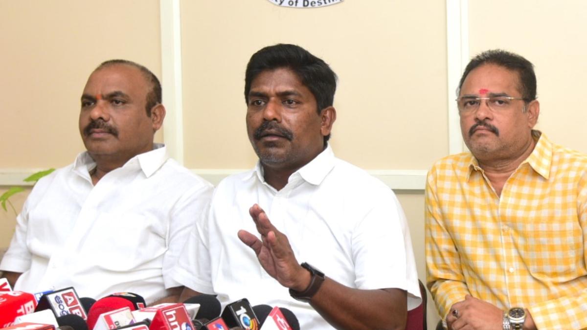 After NDA submits no-confidence notice against Visakhapatnam Mayor, YSRCP shifts the party corporators to Karnataka