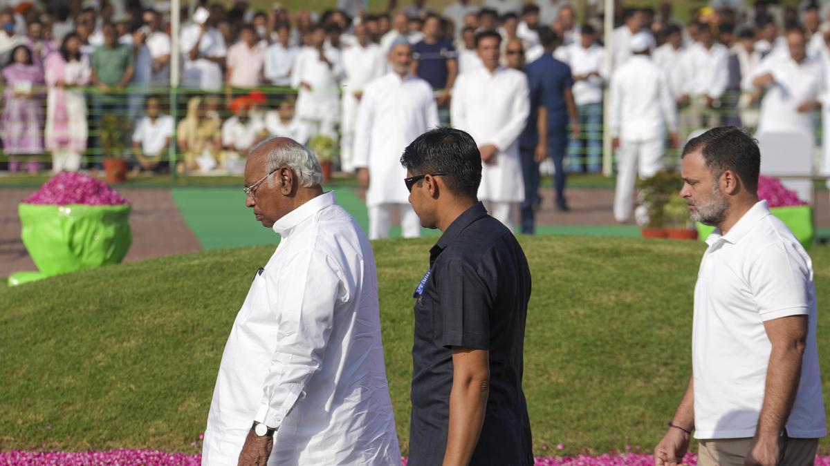 Congress pays tributes to Nehru on death anniversary