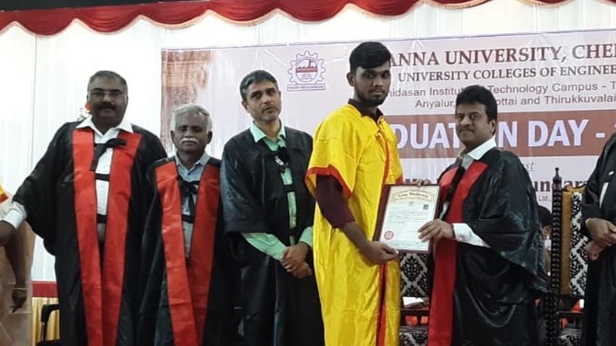 Graduation ceremony held for university colleges of engineering students