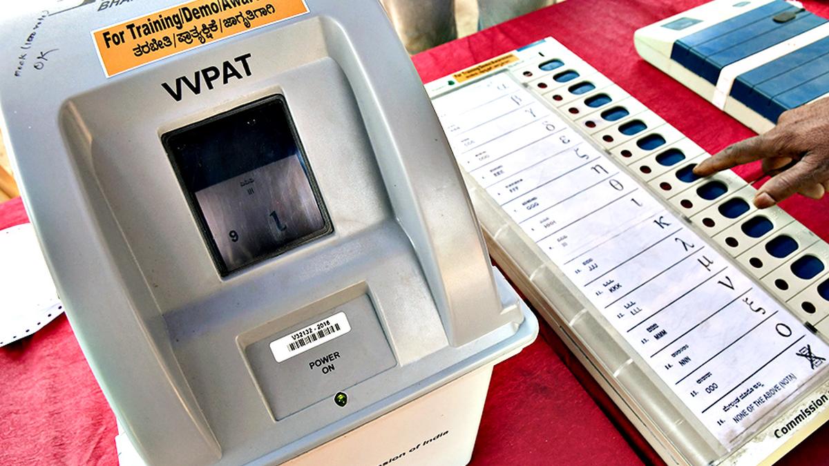 https://th-i.thgim.com/public/incoming/k58eh4/article69977040.ece/alternates/LANDSCAPE_1200/IMG_EVM_-_VVPAT__Karnata_2_1_7IDFTPD0.jpg