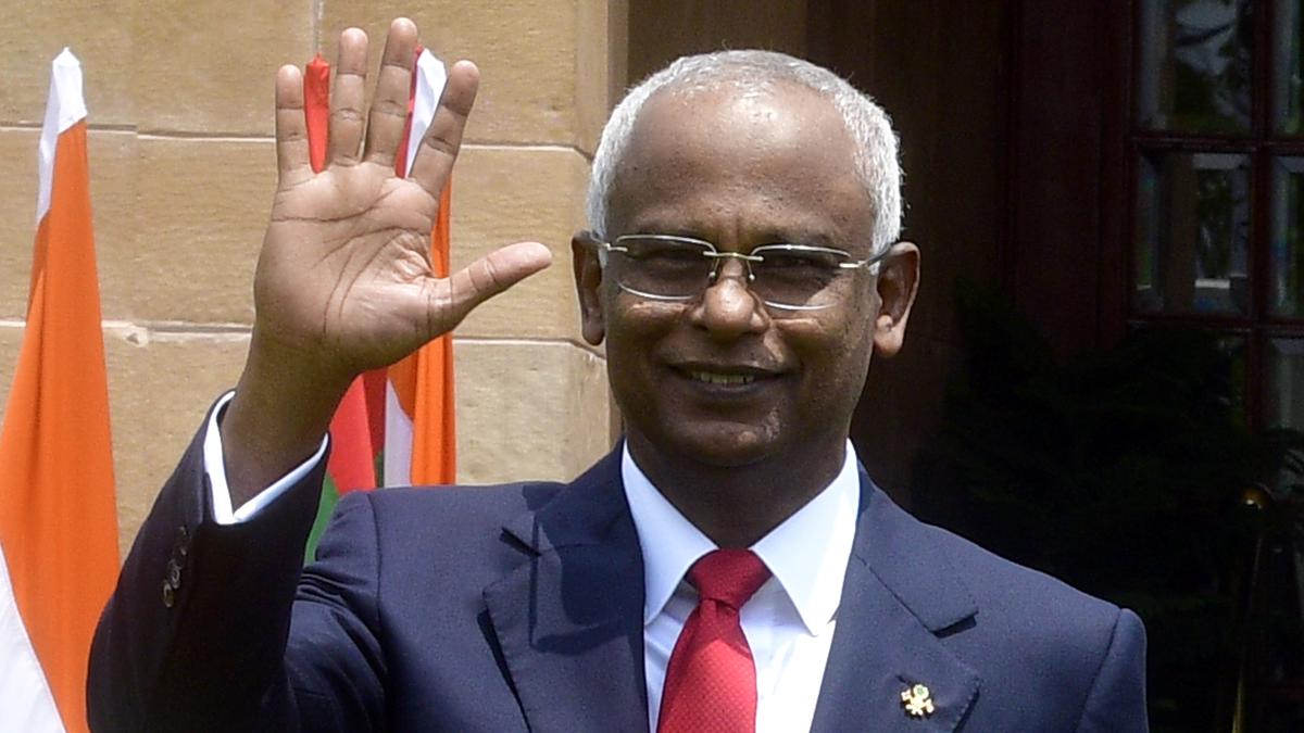 Maldives president to run again after winning primary