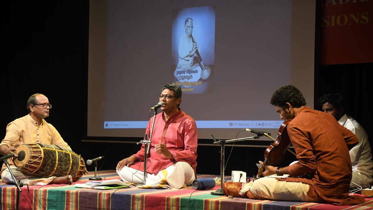 Injukkudi Mariyappan presenting a lecdem on  ‘Compositions of some of the Nagaswaram and thavil exponents’ at The Music Academy 2022.