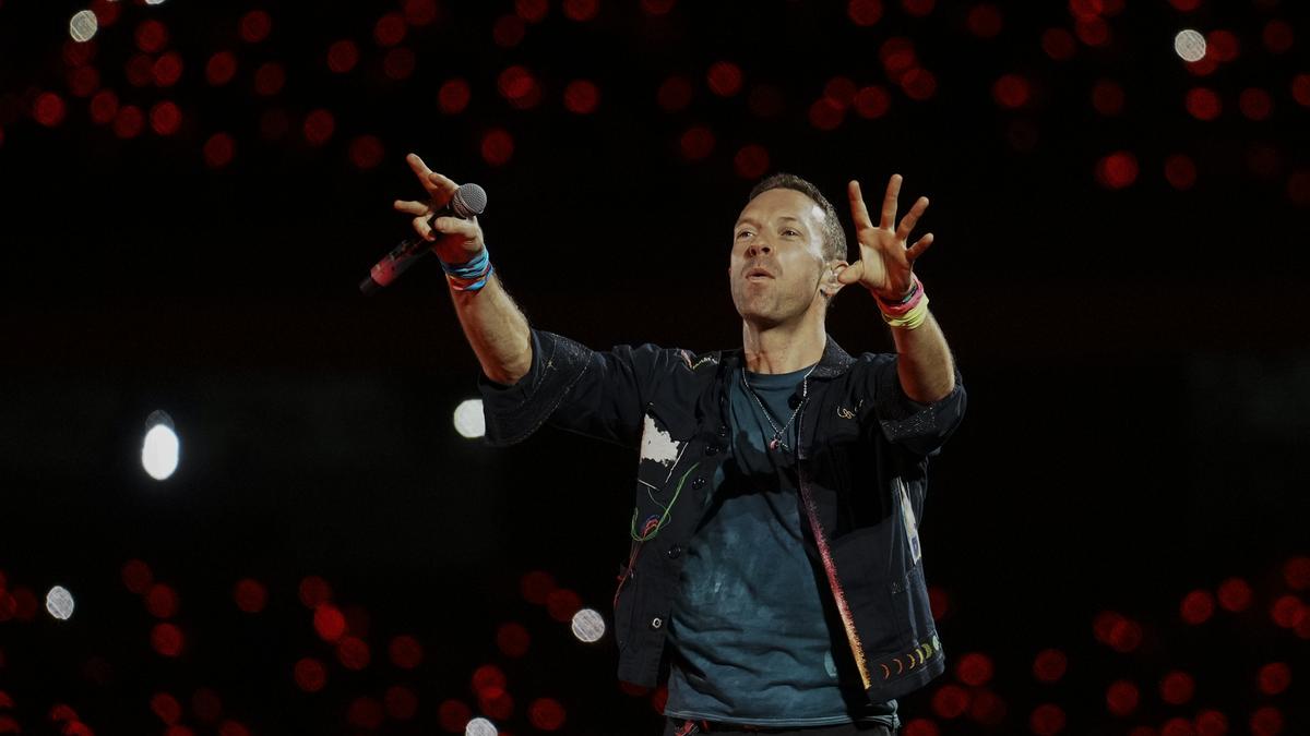 Maha Kumbh 2025: Coldplay’s Chris Martin, girlfriend Dakota Johnson arrive in Prayagraj