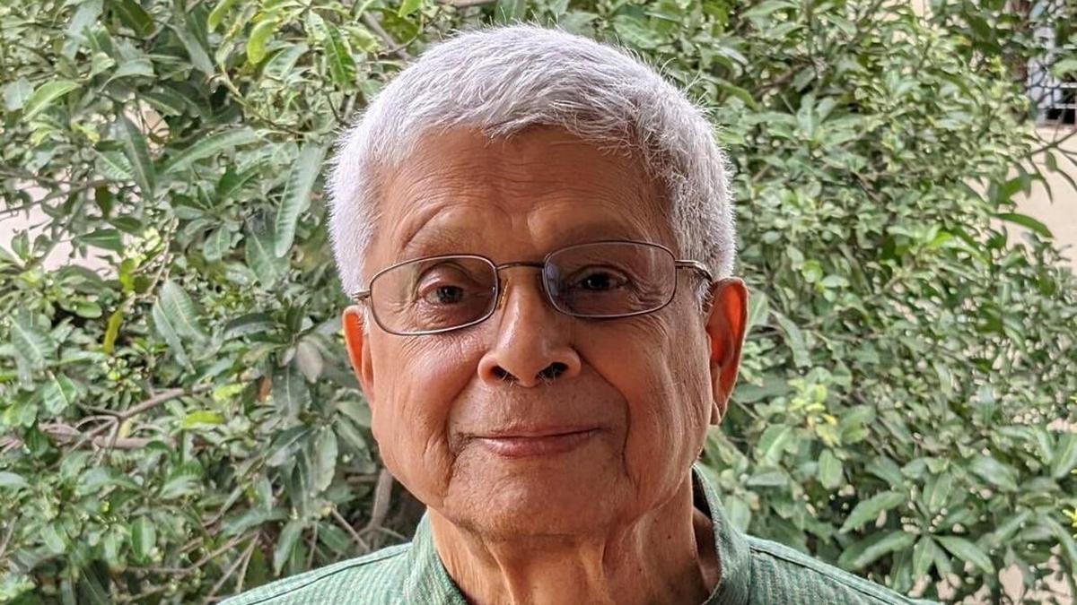 Economist M.V. Nadkarni translates Kannada vachanas into English and Sanskrit