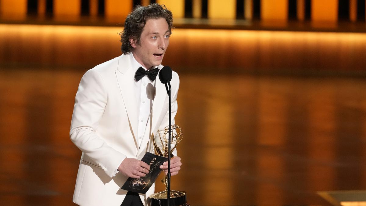 Emmys 2024 Jeremy Allen White wins best actor in a comedy series for