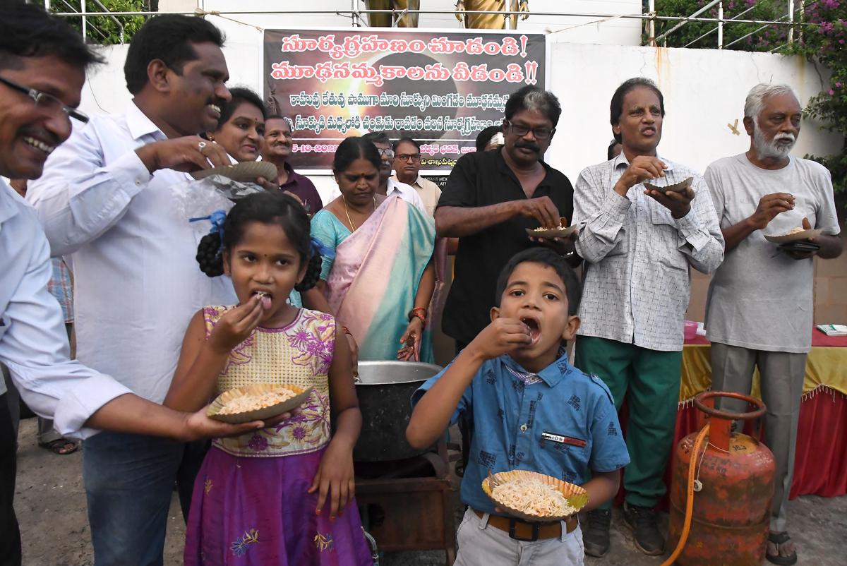 ‘Vanta Varpu’ organised in Visakhapatnam during solar eclipse to dispel myths