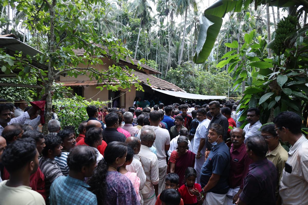 The crowd that gathered at the house of Ananthu at Vazhikkadavu, Malappuram, when his body was brought home after the post-mortem examination.
