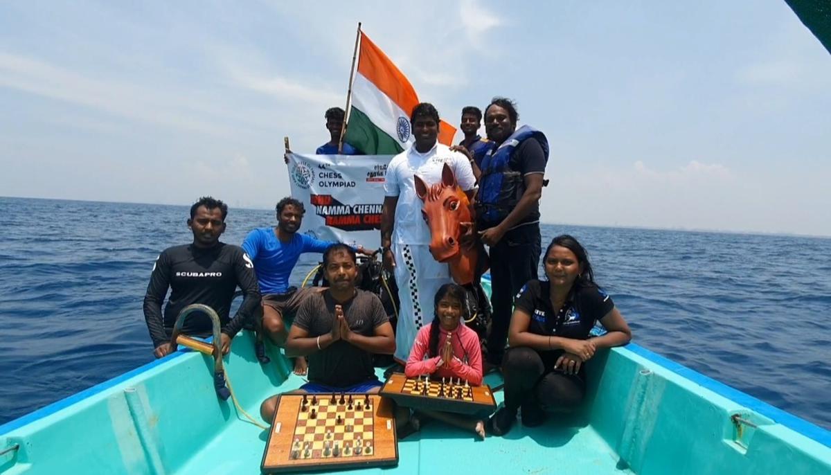 Black and white - Underwater chess in Chennai: Scuba divers play chess  under sea