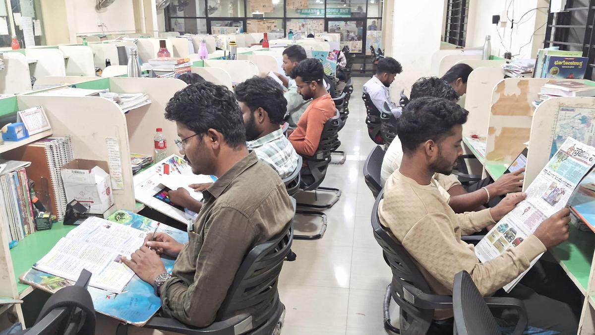 Dream of Karnataka govt. jobs brings youth in droves to Dharwad’s coaching centres and study halls