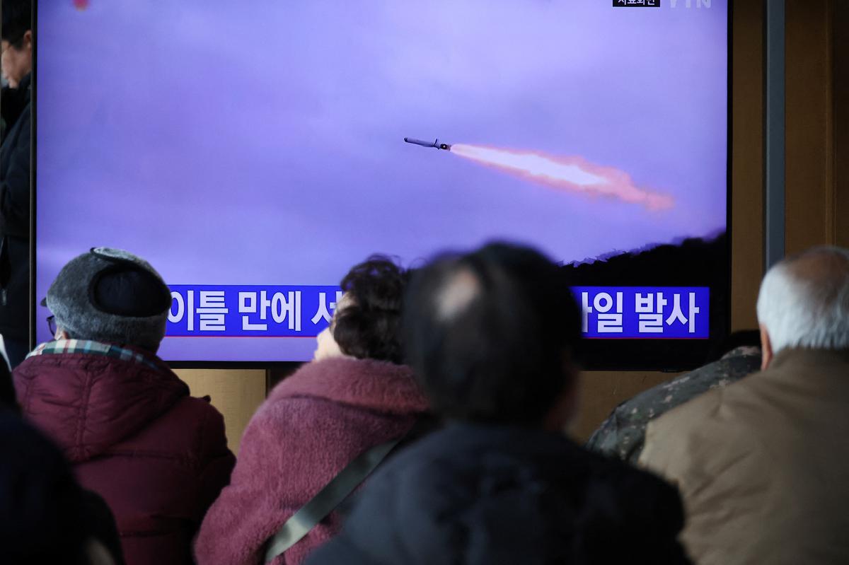 한국 정부는 북한이 이달 들어 세 번째 탄도미사일을 발사했다고 밝혔습니다.