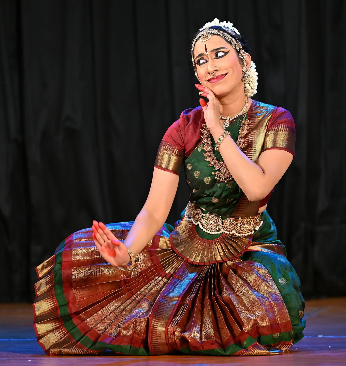 Chitra 对她的舞蹈和表演印象深刻
