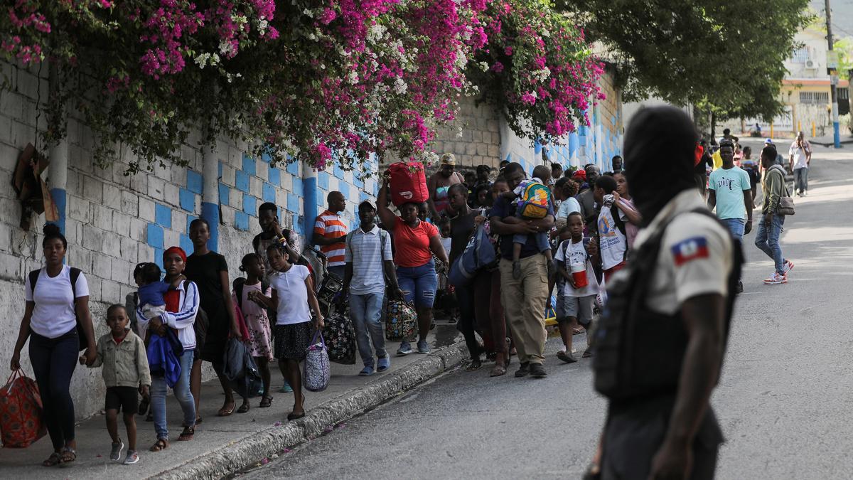 Haitian residents lynch and set fire to suspected gang members