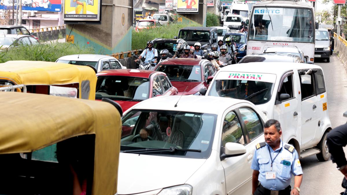 Traffic thrown out of gear as bus breaks down on Ernakulam North overbridge