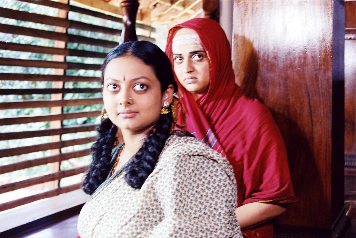 Still awarded the award winner, from the film Nay Neralu, by a novel of the same name of Bhirappa and directed by Girish Kasarwali.