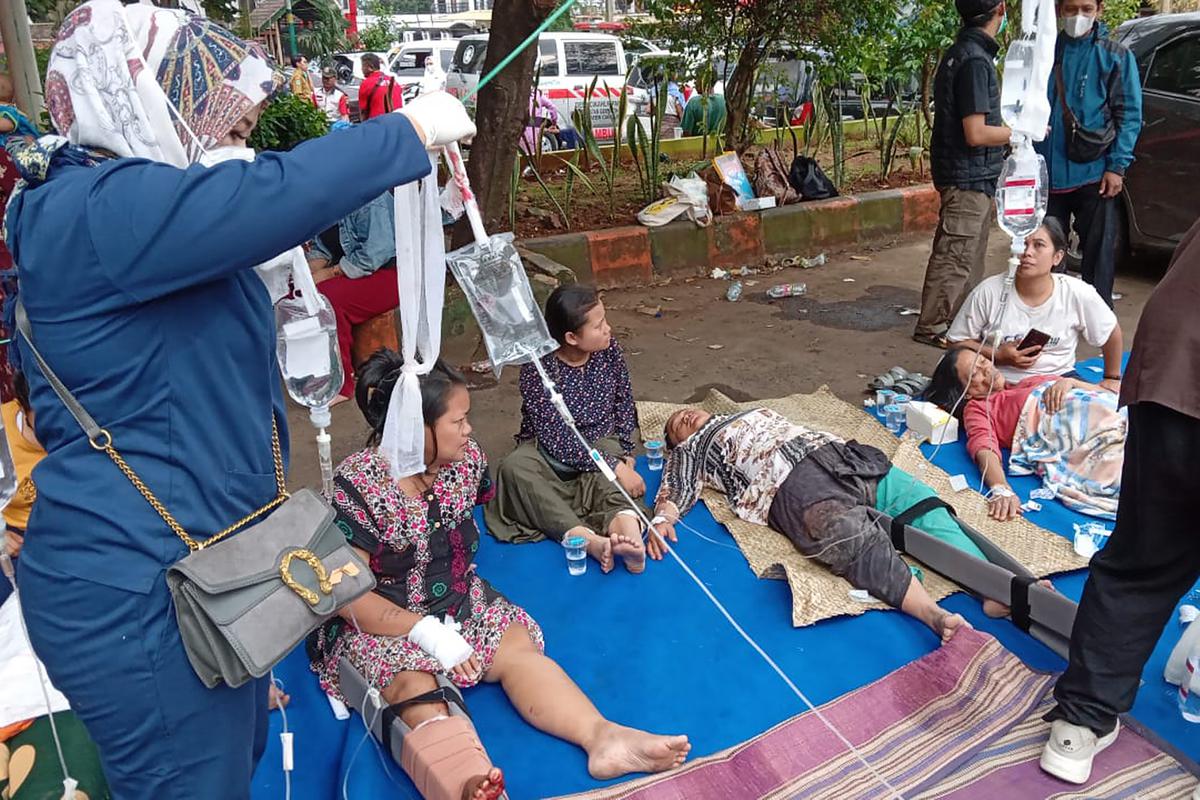 Earthquake shakes Indonesia's Java island; at least 46 dead