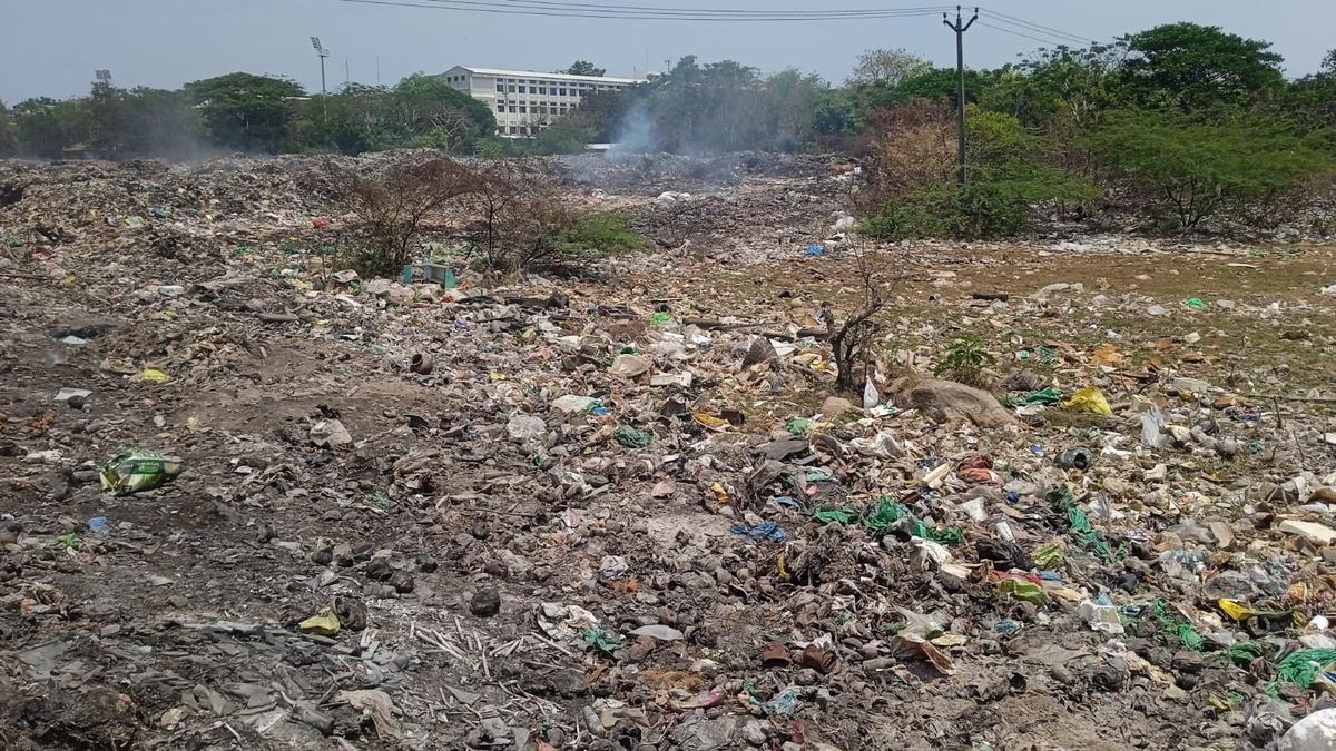 Midnight ‘bonfires’ in Thalambur: air quality compromised due to garbage being set on fire