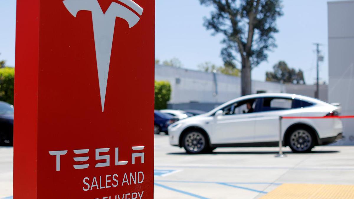 Tesla's value drops $50 billion as Musk's promised cheaper battery 3 years away