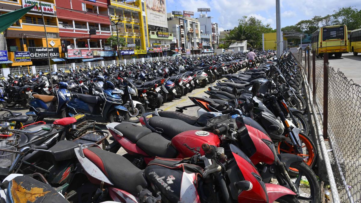 Parking woes continue to haunt motorists in Puducherry new bus stand