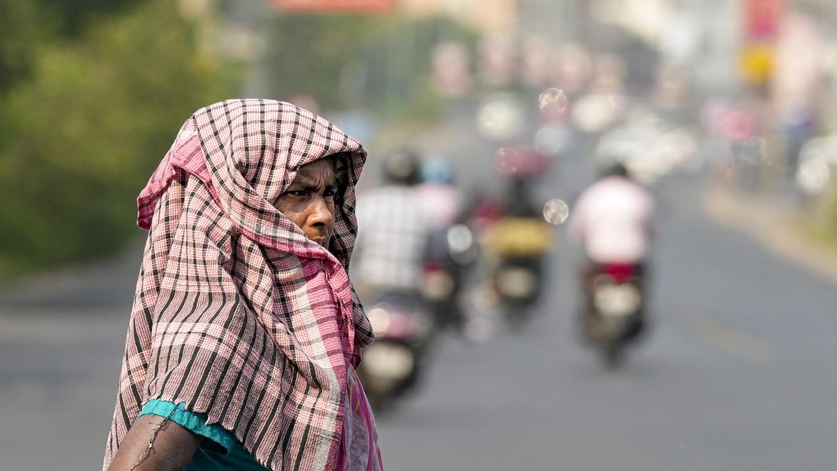 Heatwave continues to grip south Bengal, school timings changed