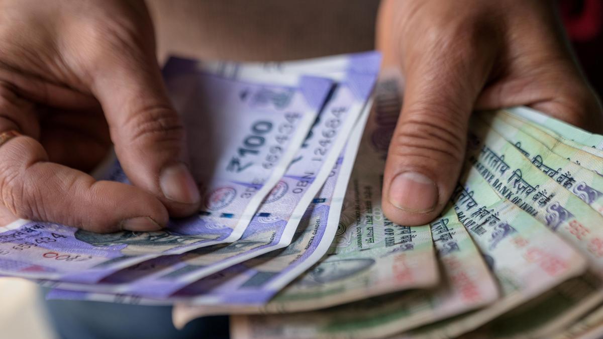 Cab driver among four held for ₹7.5 lakh robbery in Chickballapur