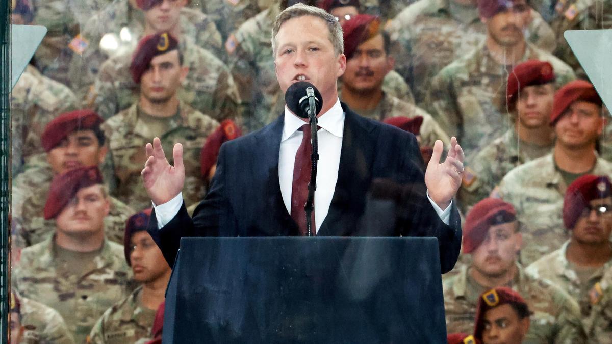 U.S. army secretary set to meet with Zelenskyy to help with Ukraine peace talks, officials say