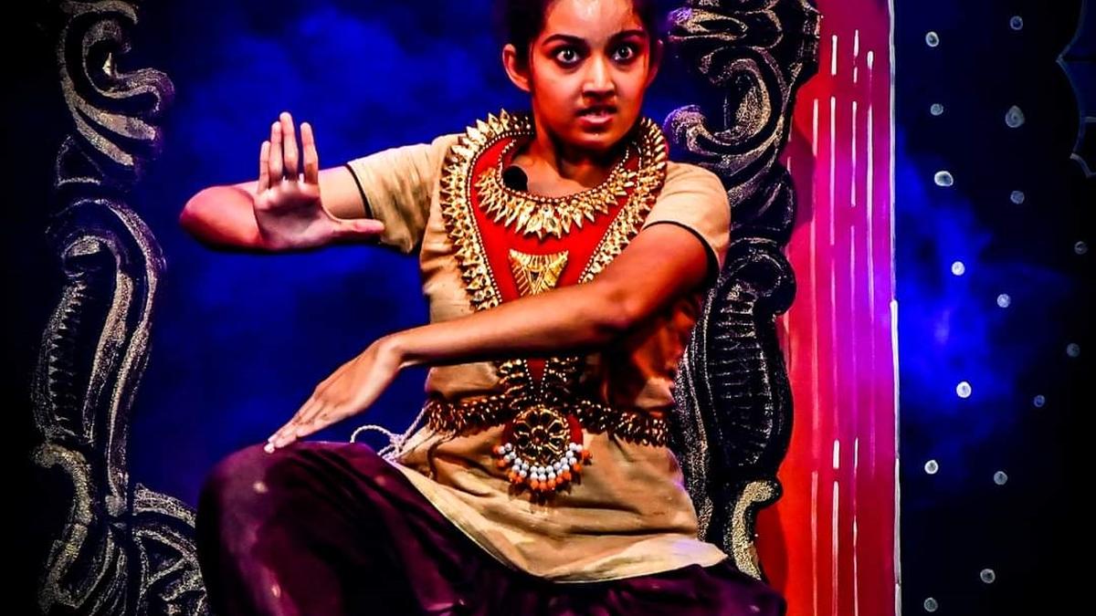 Poetic presentation of literary texts win hearts in Shivamogga