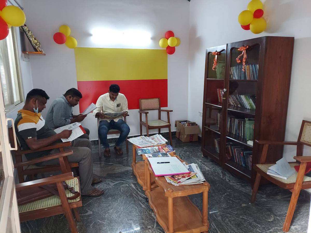 Watch | Bengaluru police stations now have libraries