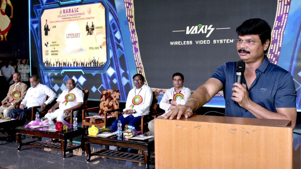 Telugu film director Boyapati Srinu advises voters to exercise their franchise in elections