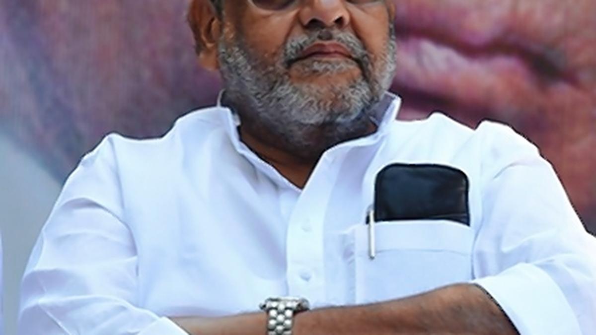 Maharashtra Chief Minister Eknath Shinde supports Fadnavis in Nawab Malik controversy, putting Ajit Pawar on the defensive